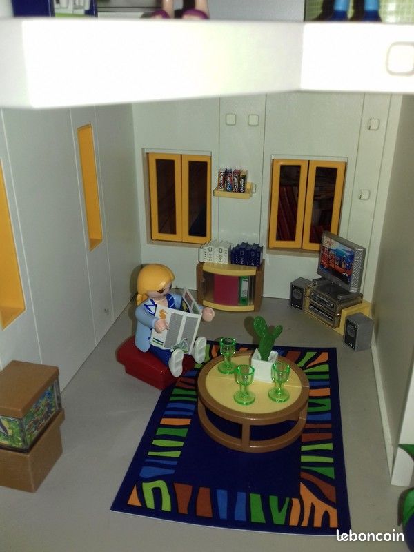 Villa moderne playmobil 4279 meublée avec des personnages (image 5)