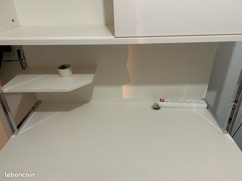 Bureaux avec petit commode (image 4)