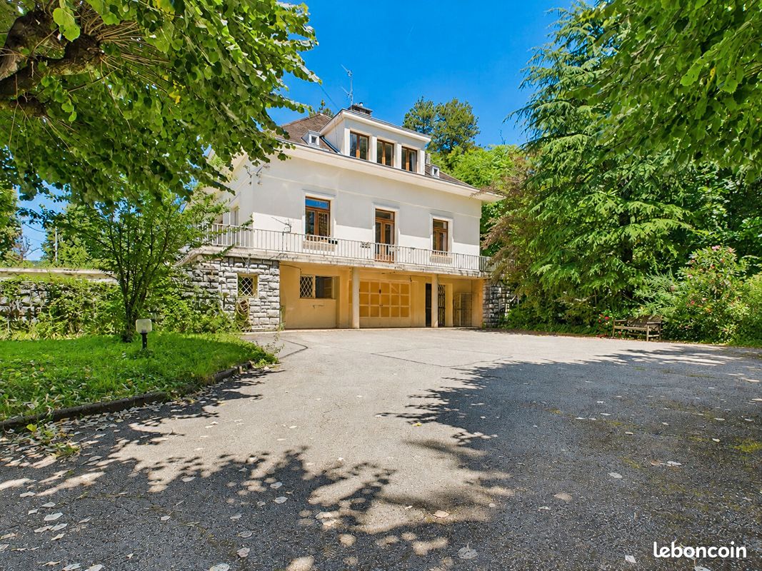 Villa 11 pièces 302 m² (image 1)
