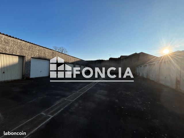 Parking Rochefort · 100 €/mois