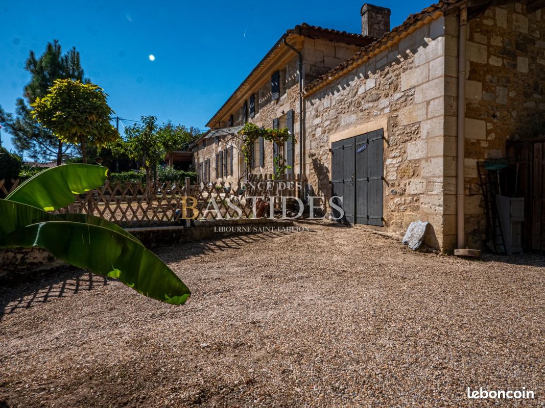Maison 7 pièces 229 m² · à Galgon · 229 m² · 498 000 €