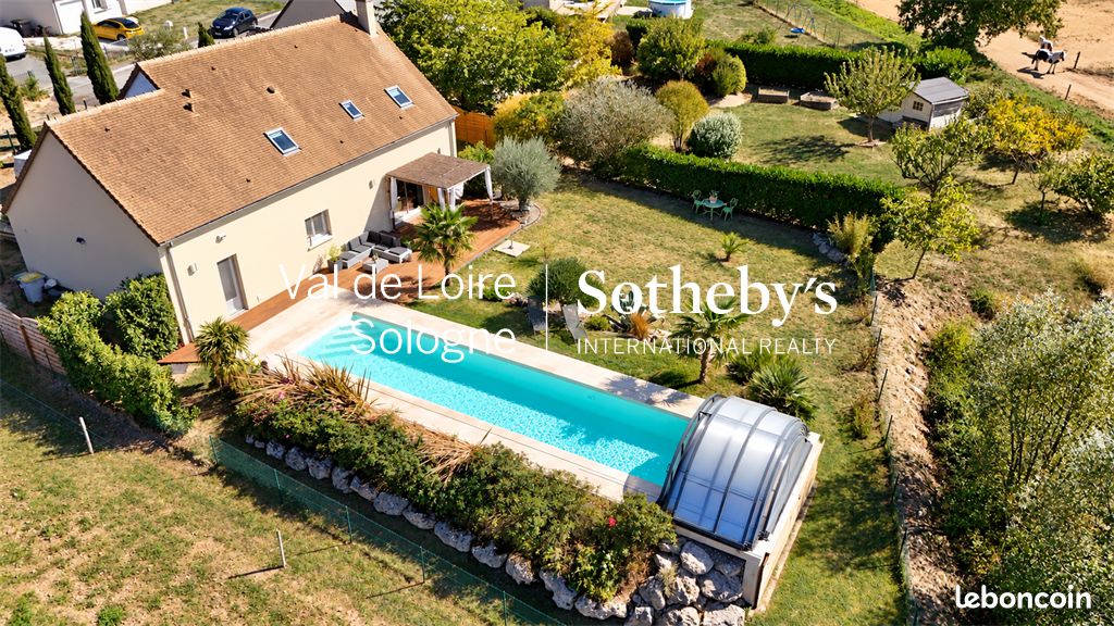 Maison 6 pièces 135 m² · à Chargé · 135 m² · 436 800 €
