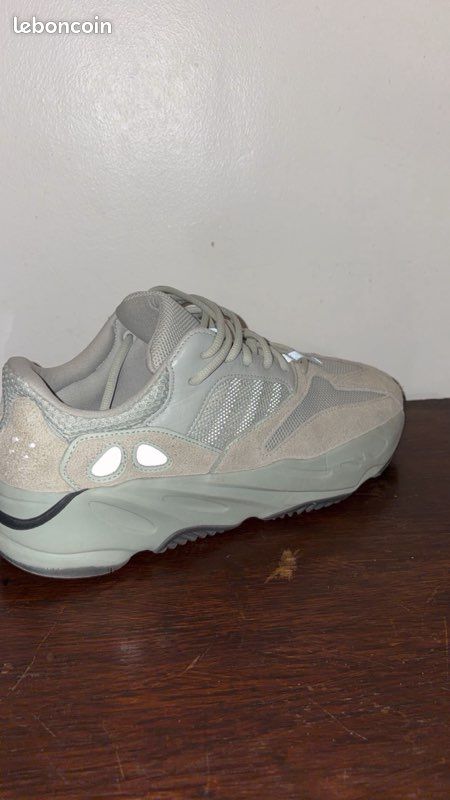 Yeezy 700 Salt (image 2)