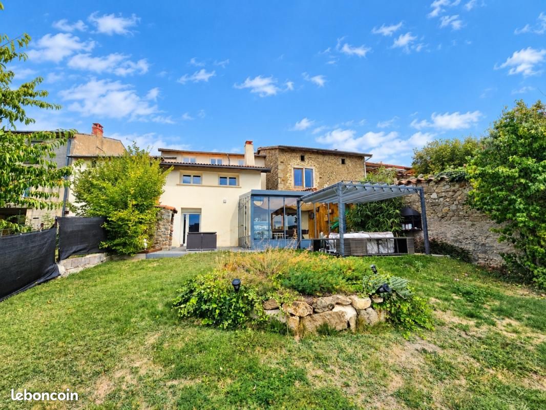 Maison 5 pièces 132 m² · à Cunlhat · 132 m² · 209 900 €