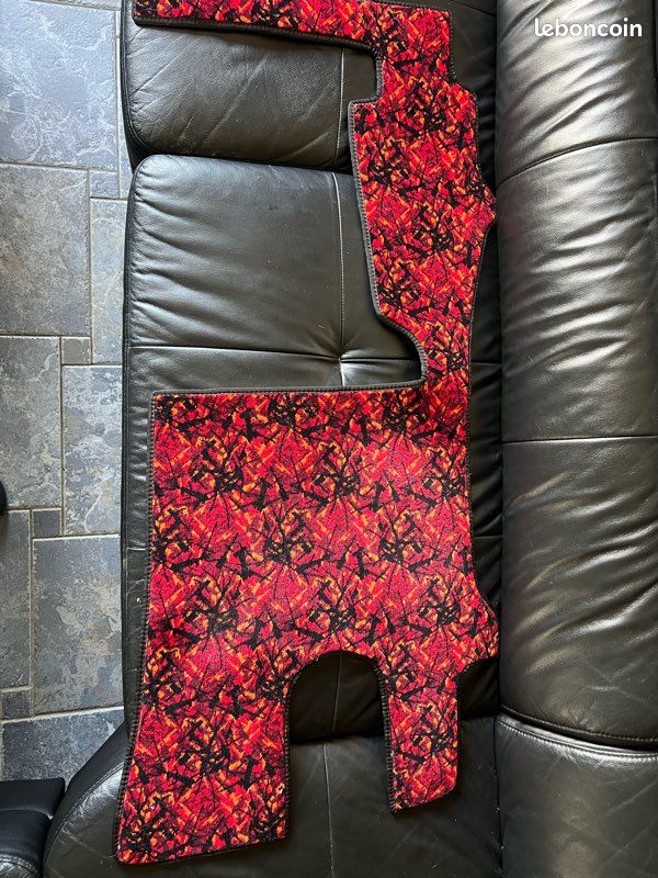 Tapis De Tableau De Bord Camion Scania R S Nextgen 2016+ - Cuir écologique Noir Avec Coutures Bleues