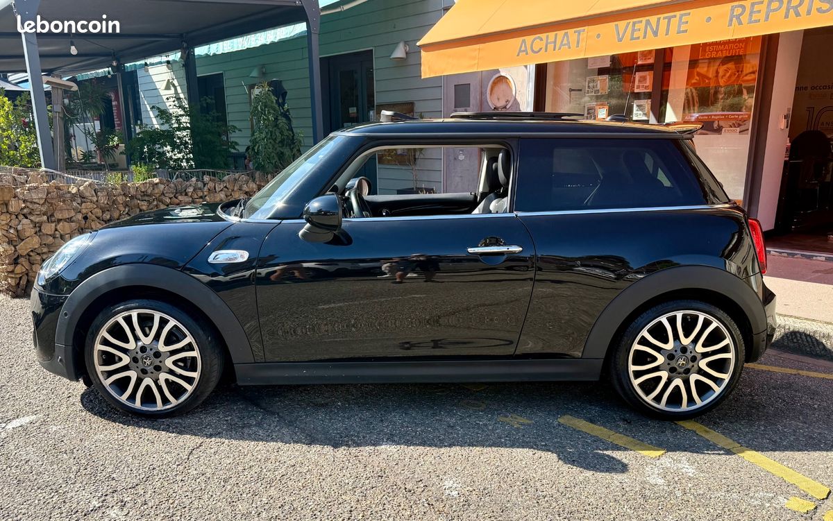 MINI MINI 2.0 192 COOPER S BVA EDITION YOURS- CAR PLAY- HARMAN/KARDON- CUIR- TOIT OUVRANT- GARANTIe (image 4)