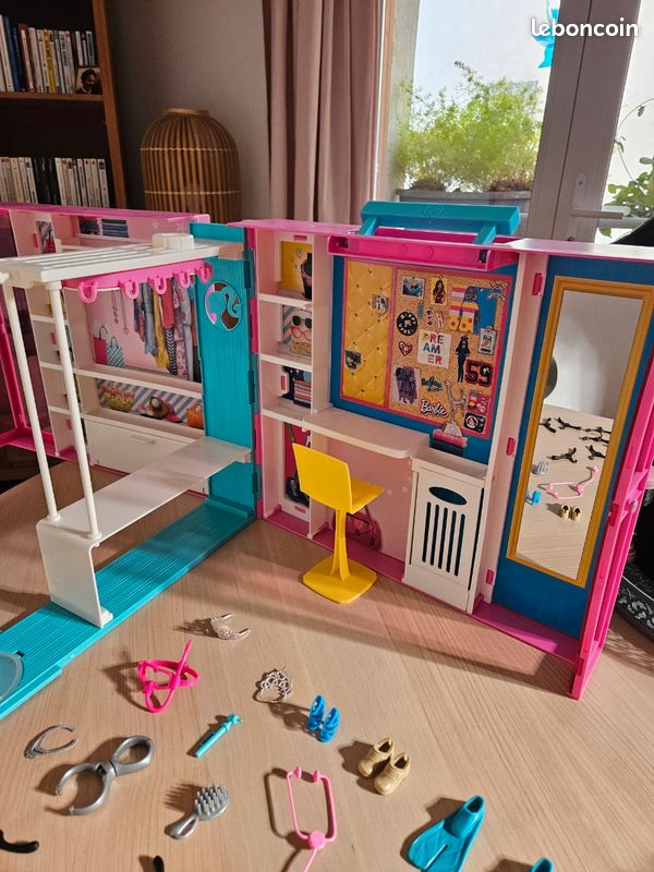 Dressing Barbie (image 4)