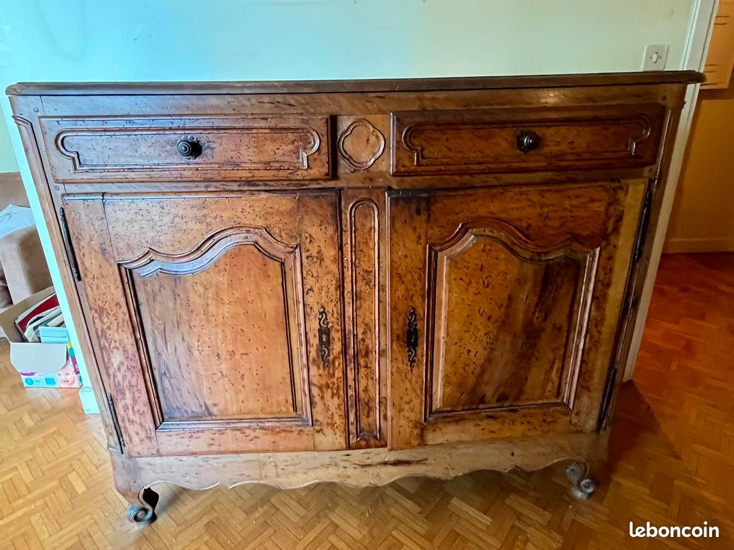 Buffet bas ancien en bois massif (Style Louis XV) (image 1)