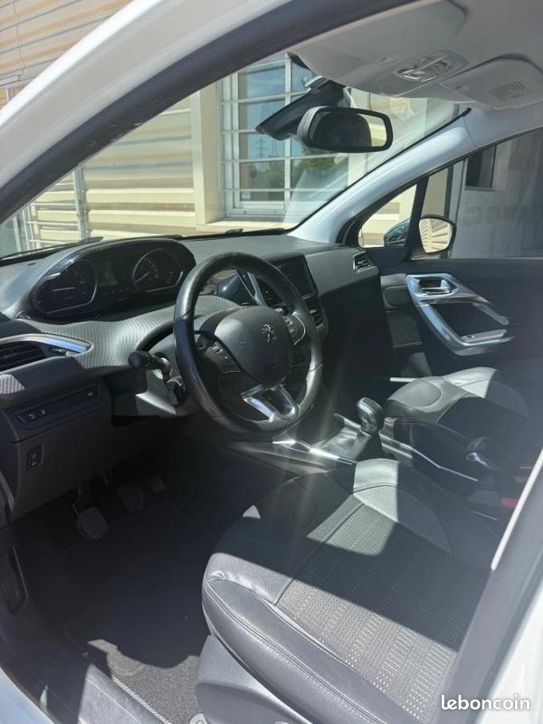 Peugeot 2008 1.6 VTI 120 CH ALLURE (image 12)