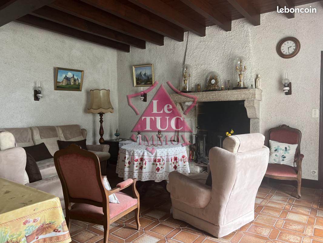 Longère 14 pièces 323 m² - Neuvy-Bouin 79130 (image principale 6)