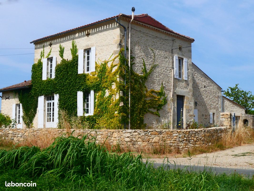 Maison 8 pièces 240 m² · à Massugas · 240 m² · 550 000 €