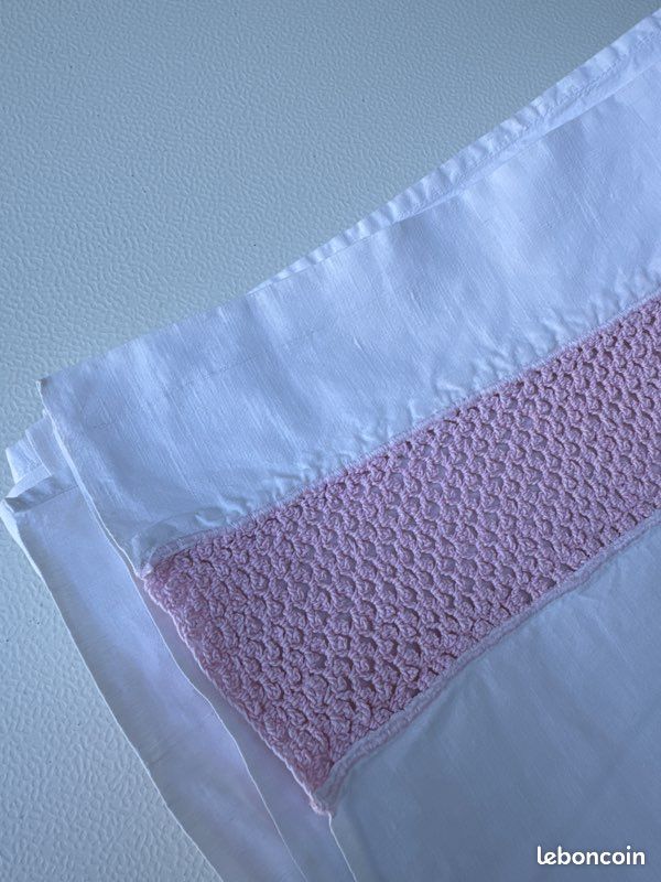 Petit drap brodé 170 x 114 cm (image 2)