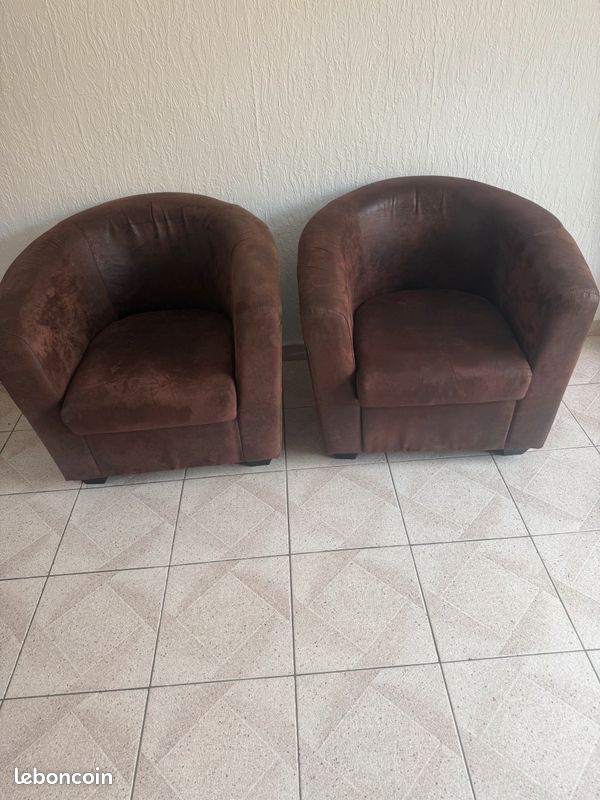 Fauteuil club en suédine marron (image 1)