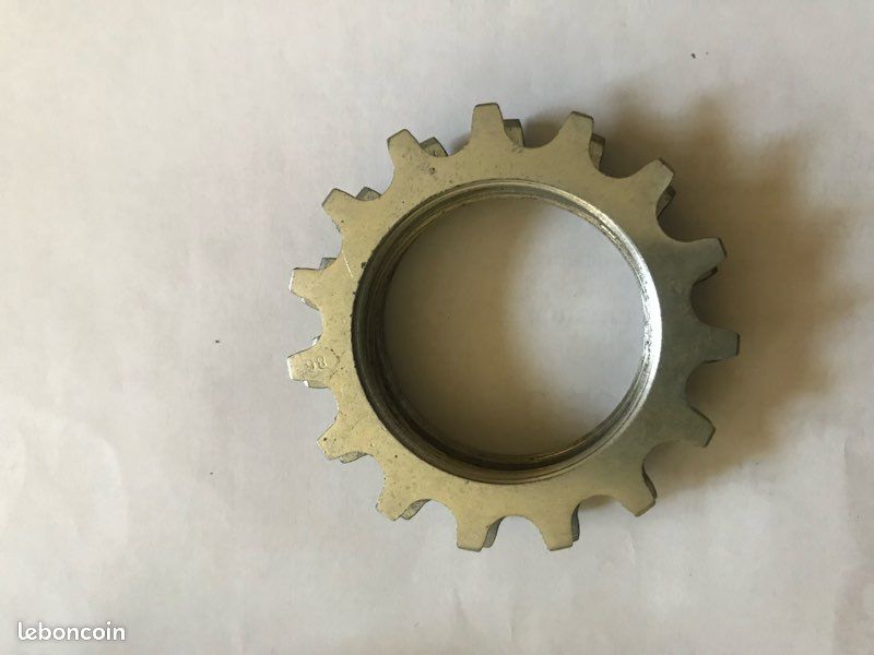 Ancien Pignon Vintage Maillard 18 Dents – Stock Ancien, Pour Pièces Ou Collection