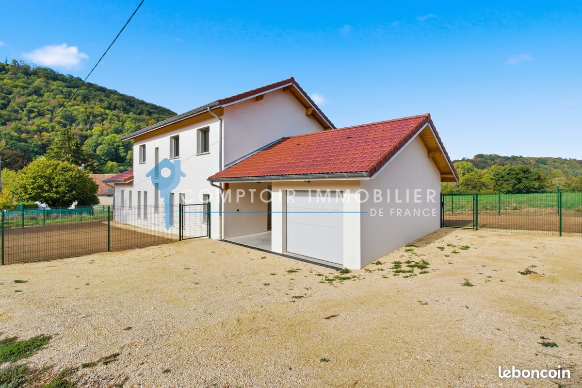 Maison 7 pièces 142 m² · à Charavines · 142 m² · 1 900 €/mois