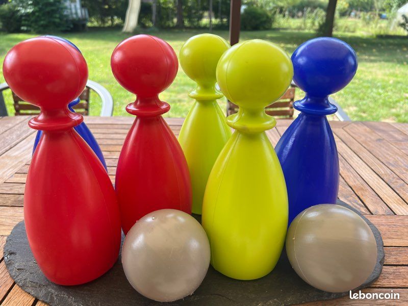 Toyland Jeu De Quilles Coloré 12 Pièces – 9 Quilles + 2 Boules + Support – Jeu Extérieur Intérieur Famille Enfants