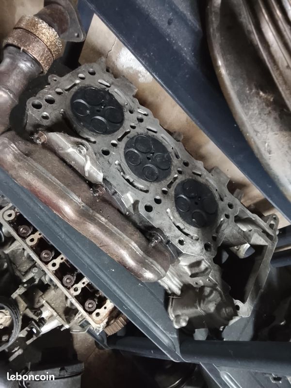 Culasse Mercedes 350 cdi annee 2011 (image 1)