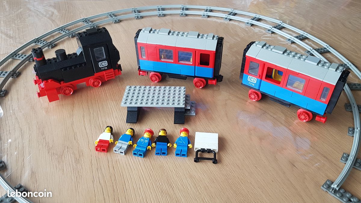 LEGO 7715 - train "Push-Along Passenger Steam Train" 1985 (image 1)