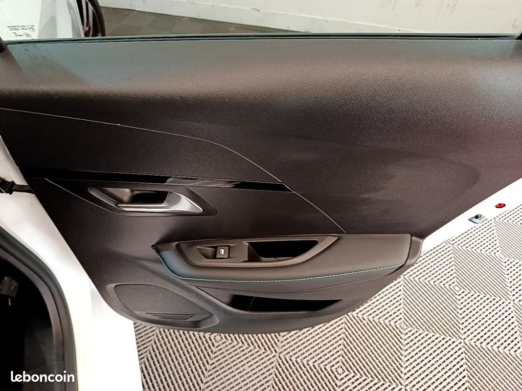 Peugeot 208 (2) PureTech 100 Allure Business (image 49)