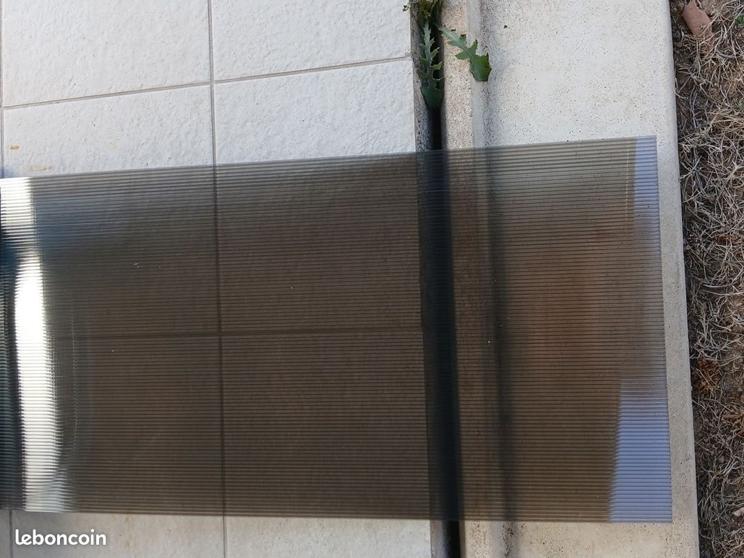 Plaque polycarbonate brune (image 1)
