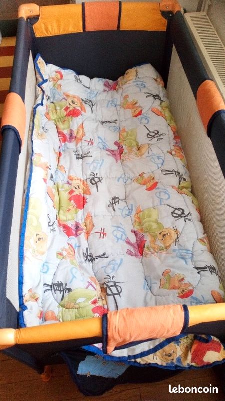 Test du lit bébé pliable de voyage HUHJYUGE : confort et praticité