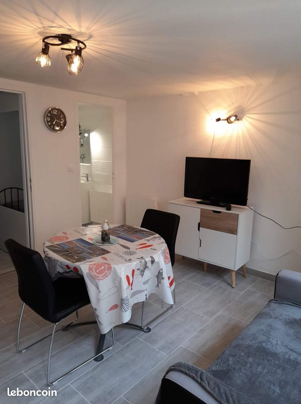 F2 RDC cours proche centre ville - Courseulles s/m (image 2)
