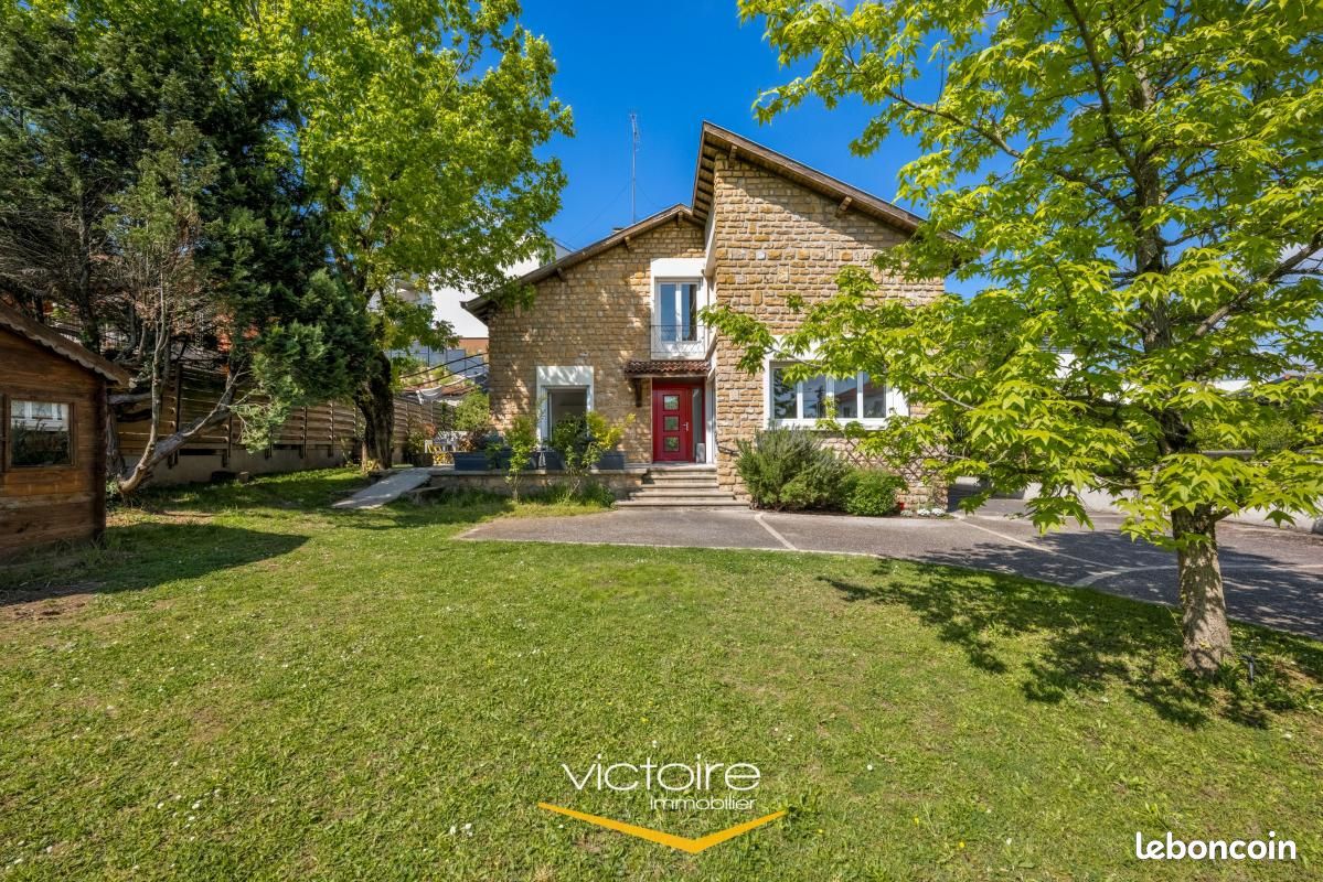 Maison 6 pièces 192 m² · à Bron · 192 m² · 2 594 €/mois