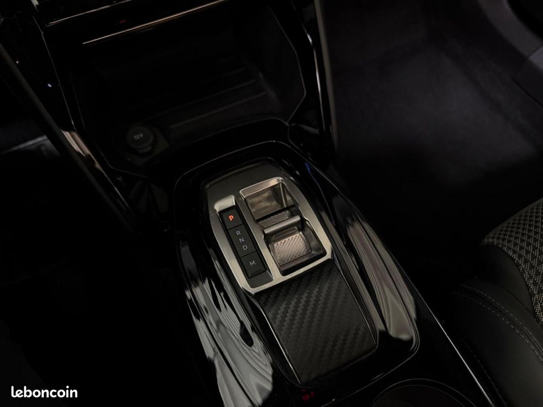 Peugeot 2008 gt 130 eat8 (image 18)