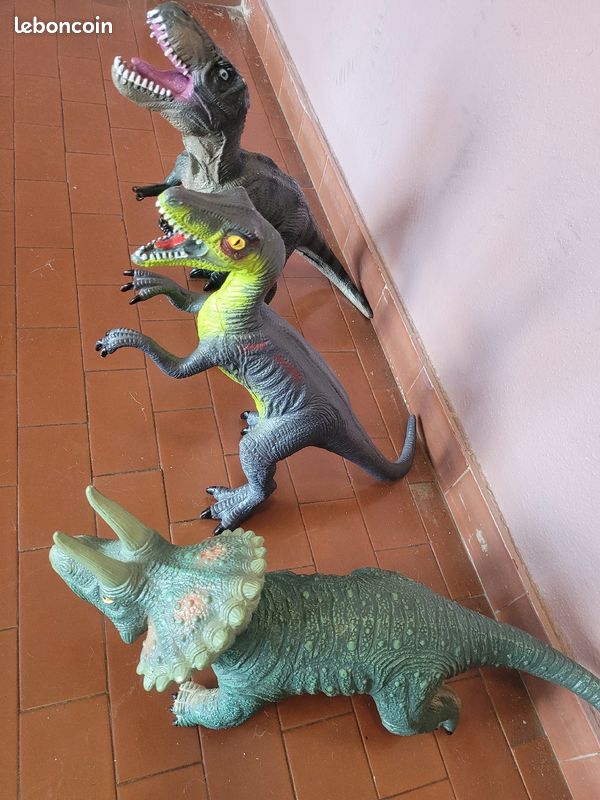 Lot grand Dinosaure (image 1)