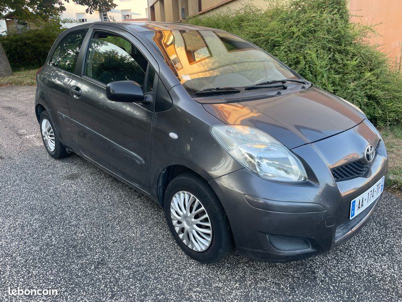 Toyota yaris 1 0 vvti 12v 68cv clim voitures