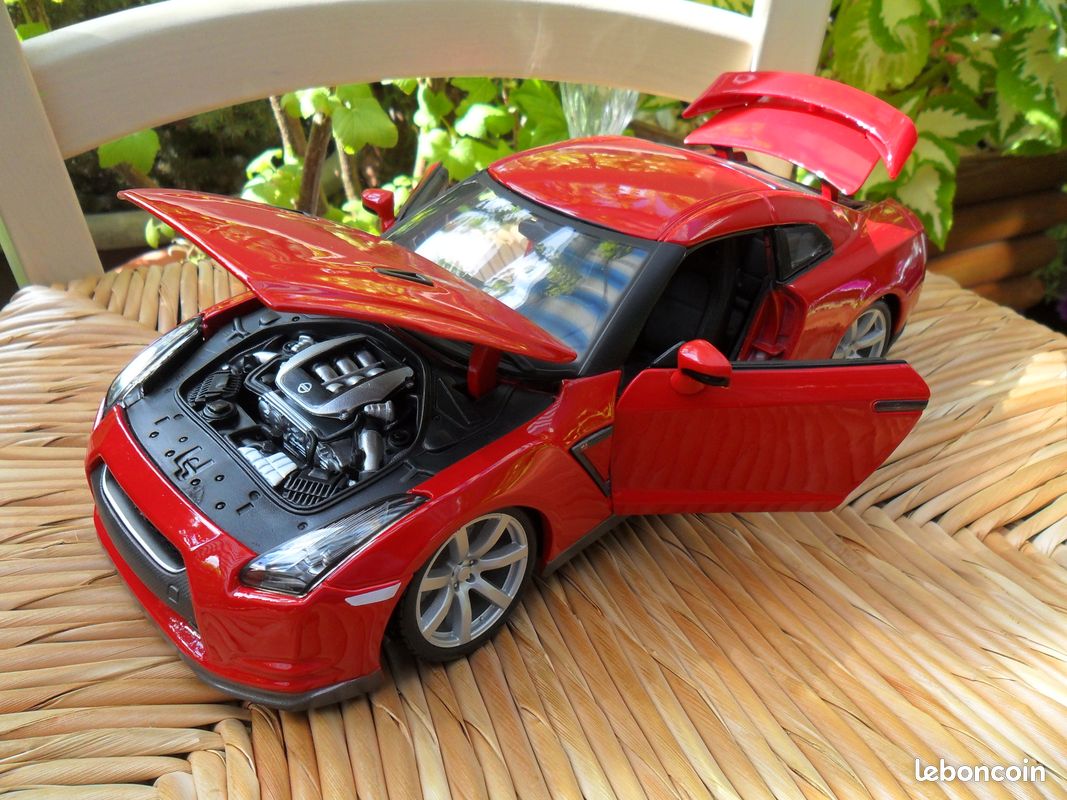 Voiture Miniature 1/18 Nissan GT-R 2008 (image 7)