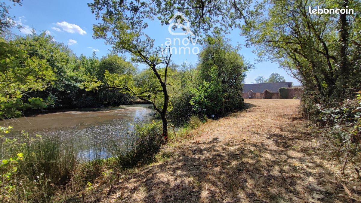 Local commercial 1 pièce 250 m² · à Le Vigeant · 250 m² · 50 000 €