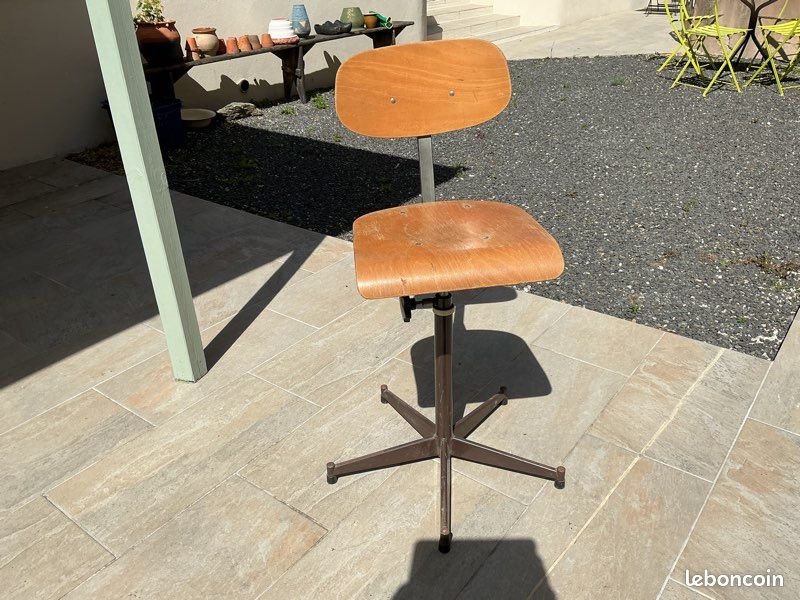Ancienne chaise d atelier (image 1)
