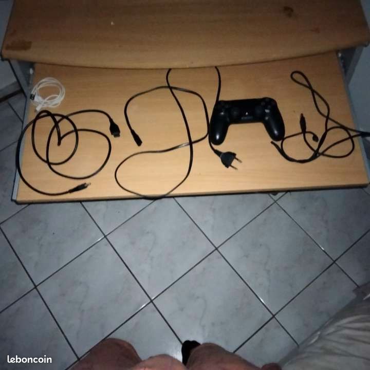 Ps4 slim (image 1)