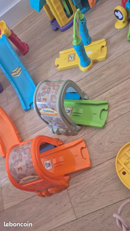 VTech Tut Tut Bolides – grand lot circuits garages + 8 véhicules (image 7)