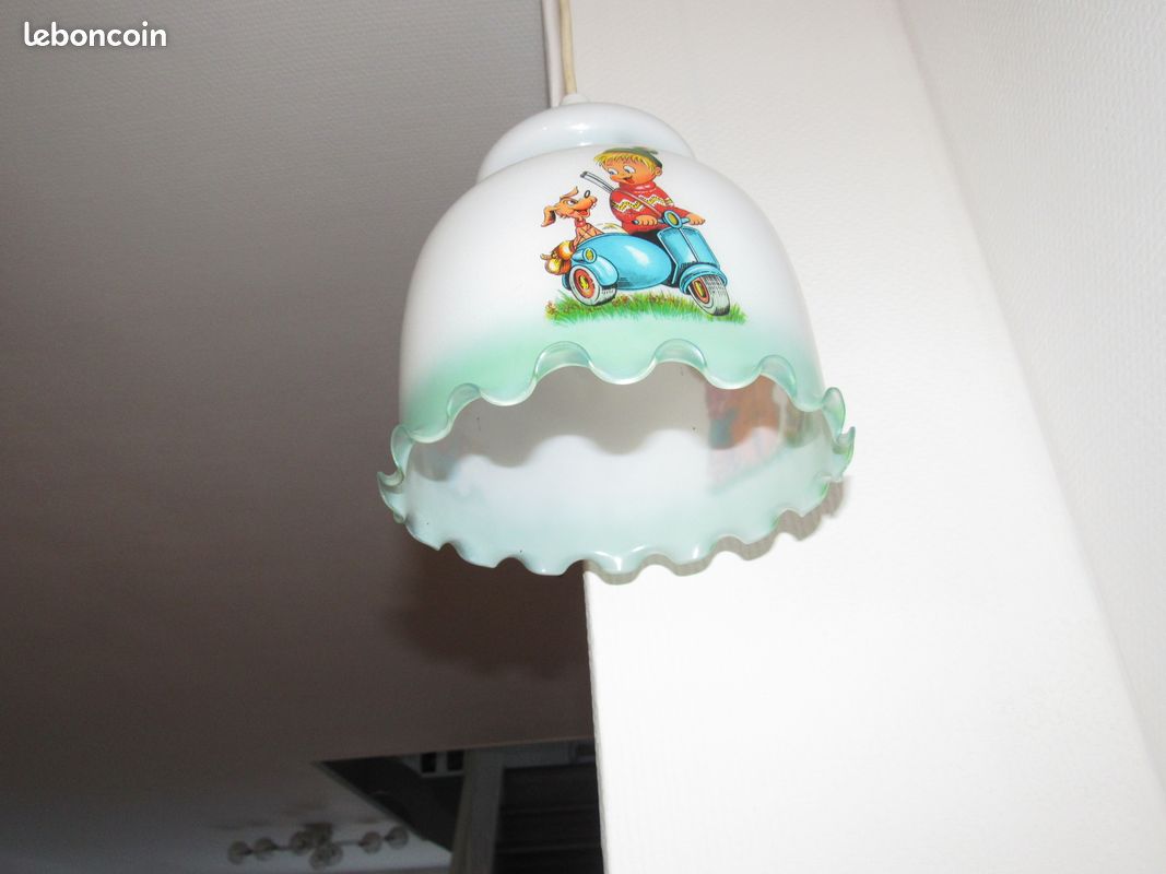 Suspension Opaline 70s Pour Chambre D’enfant – Design XXe, Blanc, 60W, Très Bon état