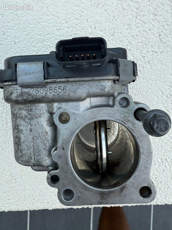 Boîtier papillon Peugeot Citroën (image 1)