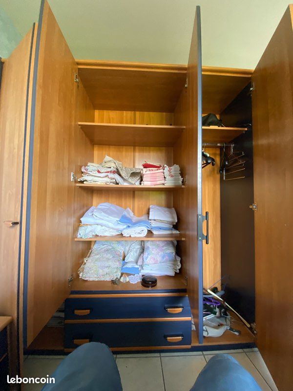 Armoire en bois avec miroir (image 2)