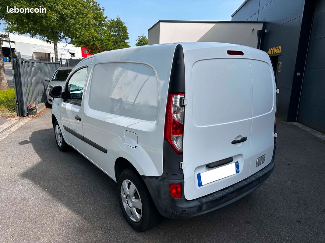 Renault kangoo 2 / 1l5 dci 90 / r-link confort / prix ttc / tva recuperable (image 3)