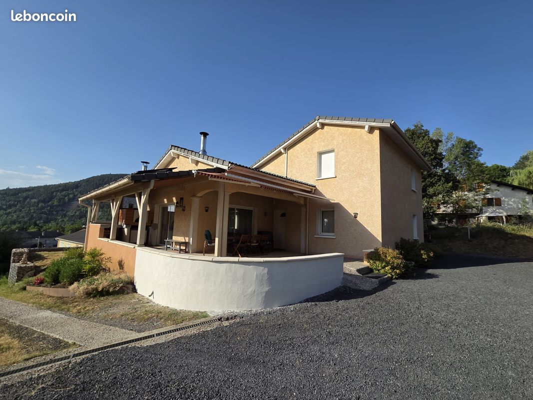 Maison 6 pièces 135 m² · à Saint-Hostien · 135 m² · 320 000 €