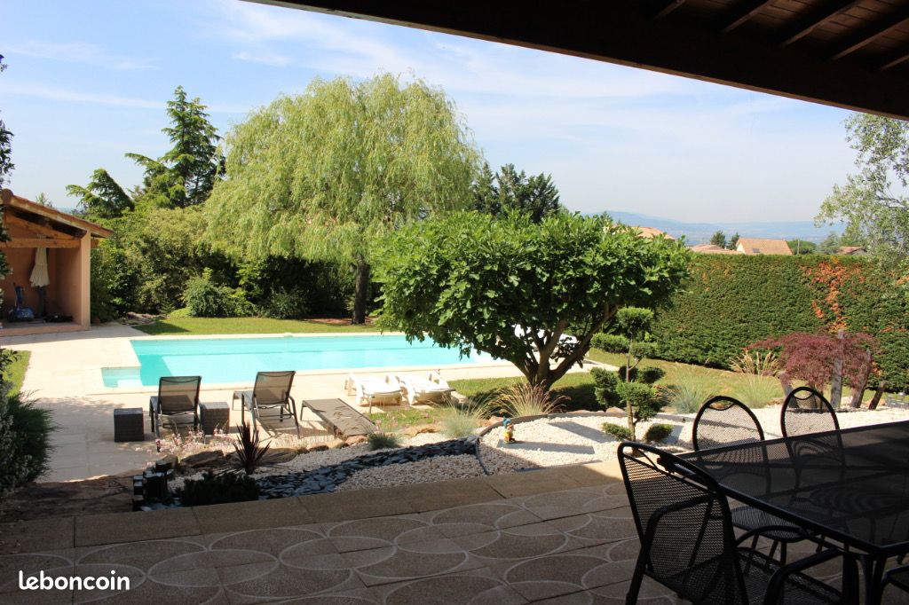 Maison 7 pièces 220 m² · à Roussillon · 220 m² · 450 000 €