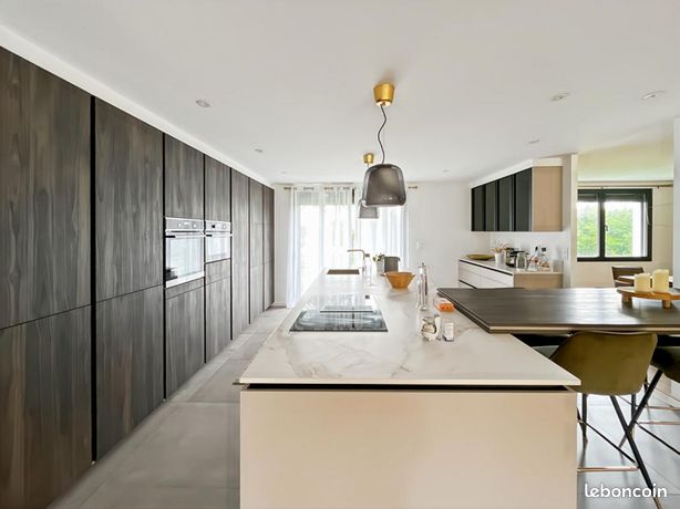 Maison 6 pièces 310 m²