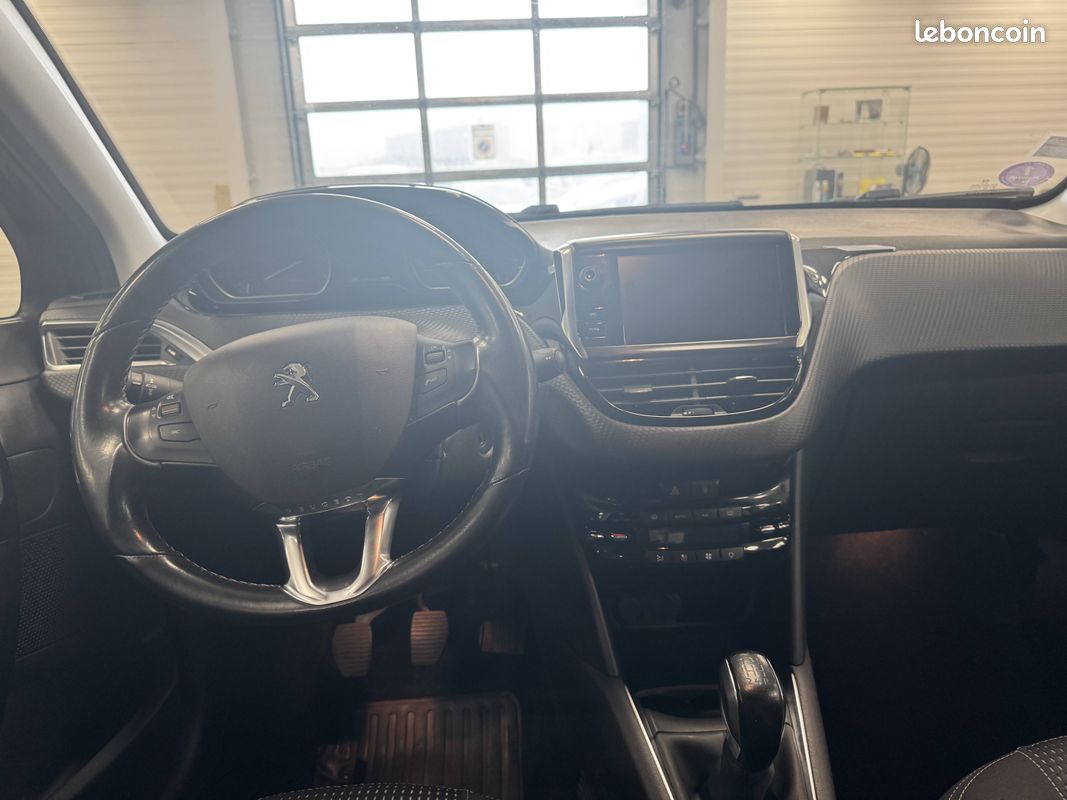 PEUGEOT 208 PureTech 82ch S&S BVM5 6.2 Evap Allure (image 12)