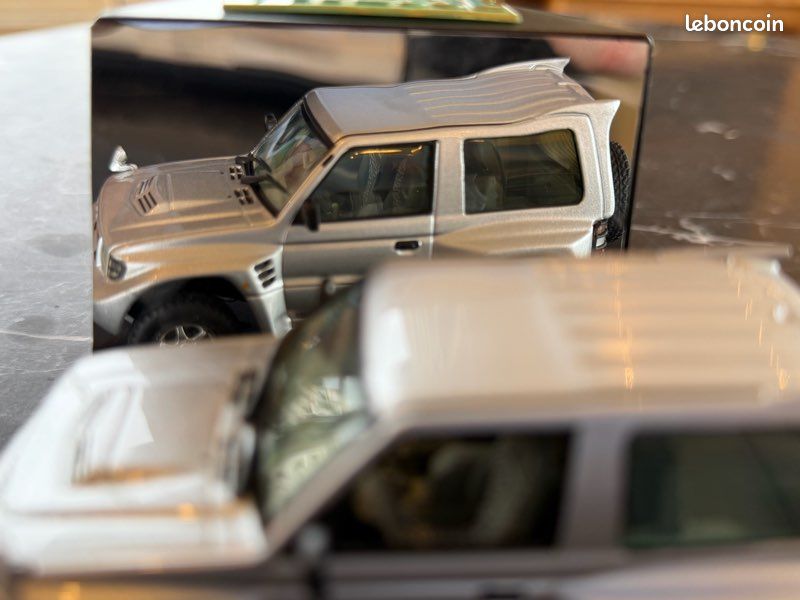 Miniature Vitesse 1/43 – Mitsubishi Pajero Long Gris Argenté, Occasion
