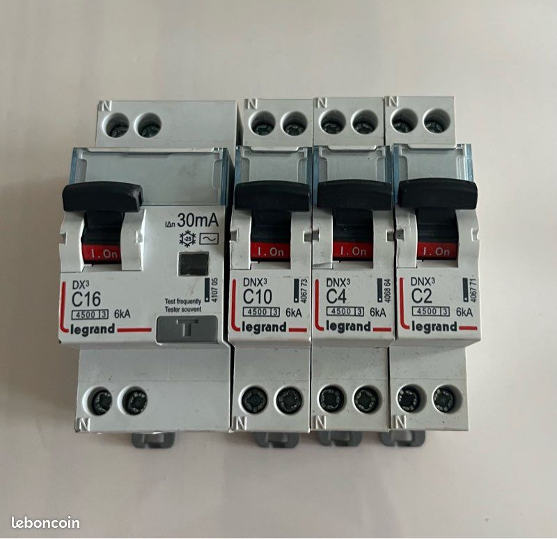 Lot de 10 disjoncteurs 16A à vis / Legrand - Cdiscount Bricolage, disjoncteur 16 Lot de 10 disjoncteurs 16A à vis / Legrand - Cdiscount Bricolage, disjoncteur 16