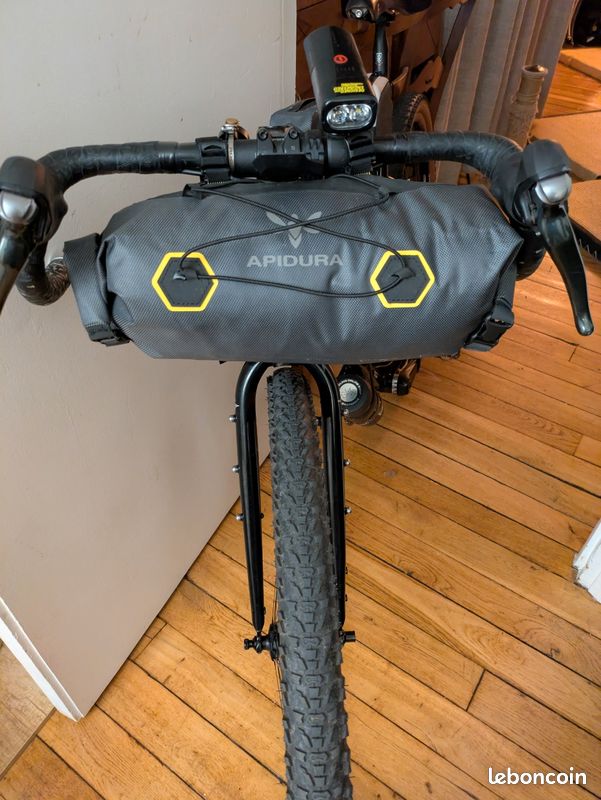 Apidura Expedition Handlebar Pack (9L) (image 1)