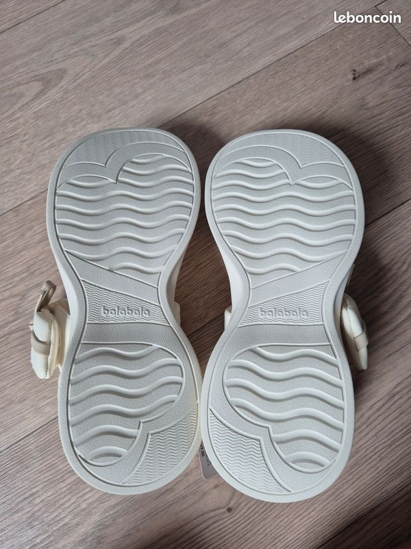 Sandales blanches neuves et confortables (image 2)