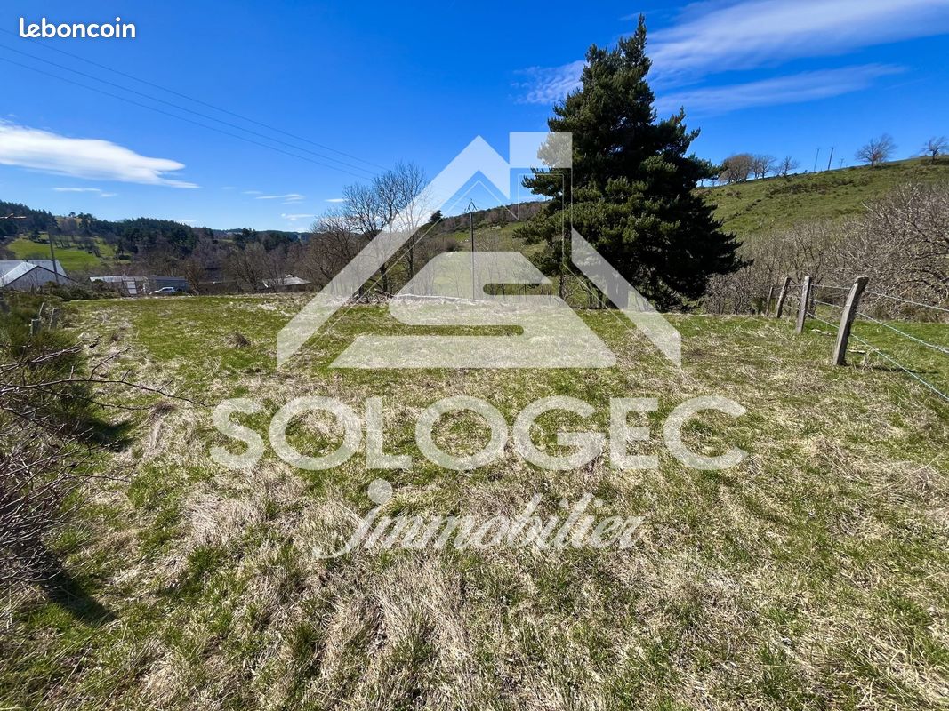 Terrain 700 m² · à Monts-de-Randon · 700 m² · 34 000 €