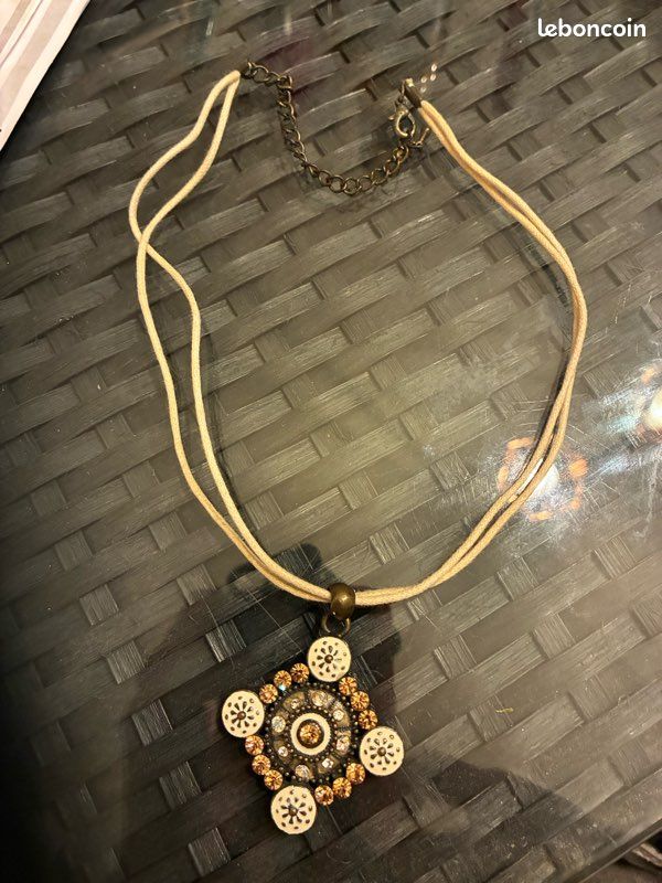 Collier pierres brillantes (image 2)