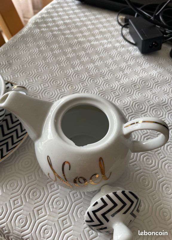 Théière Noël avec sa tasse et son assiette (image 4)